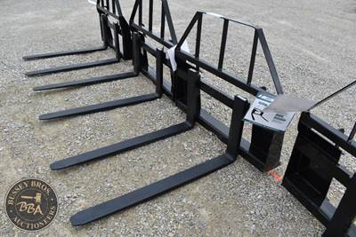 AGROTK SKID STEER ADJUSTABLE FORK ATTACHMENT