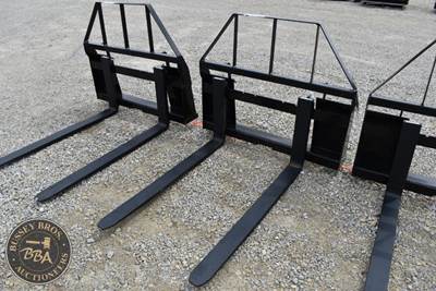 AGROTK SKID STEER ADJUSTABLE FORK ATTACHMENT