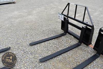 AGROTK SKID STEER ADJUSTABLE FORK ATTACHMENT