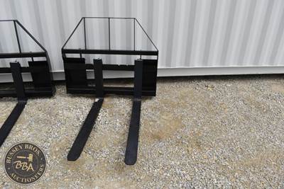AGROTK SKID STEER ADJUSTABLE FORK ATTACHMENT