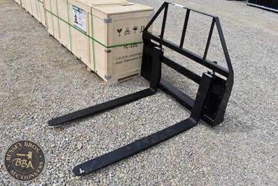 AGROTK SKID STEER ADJUSTABLE FORK ATTACHMENT