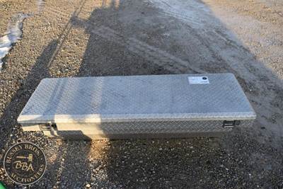 Diamond PLATE TRUCK TOOL BOX