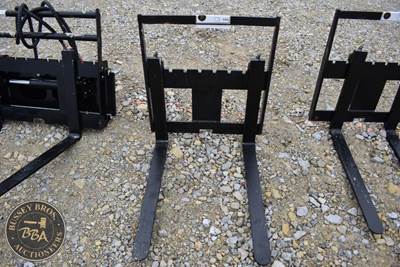 FUTURE MINI EXCAVATOR PALLET FORK ATTACHMENT