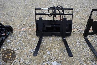 FUTURE MINI SKID STEER HYDRAULIC FORK ATTACHMENT