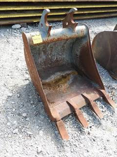 John Deere 24" TOOTH EXCAVATOR BUCKET