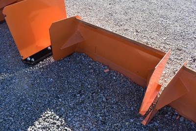 Kit Containers MINI SNOW PUSHER ATTACHMENT