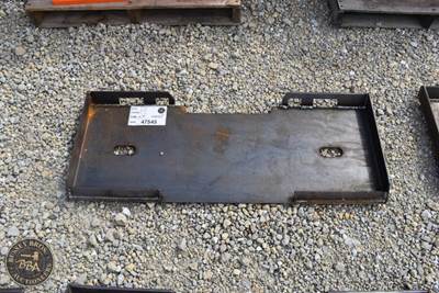 Kit Containers SKID STEER WELD-ON ATTACHMENT PLATE