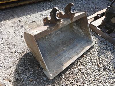 Kubota 36" TOOTH EXCAVATOR BUCKET