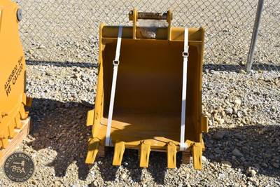 LYALS BUCKET ATTACHMENT