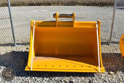 LYALS BUCKET ATTACHMENT