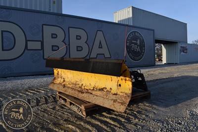 Meyer SKID STEER SNOW PLOW ATTACHMENT