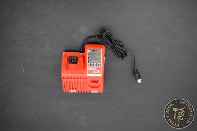 Milwaukee M12 M18 BATTERY CHARGER