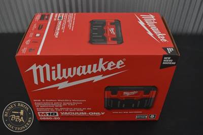 Milwaukee M18 2 GALLON WET/DRY VAC