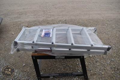 PABREAK 4-STEP FOLDING LADDER