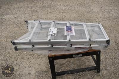 PABREAK FOLDING STEP LADDER