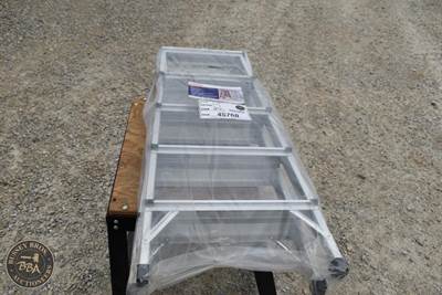 PABREAK FOLDING STEP LADDER