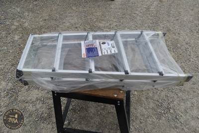 PABREAK FOLDING STEP LADDER
