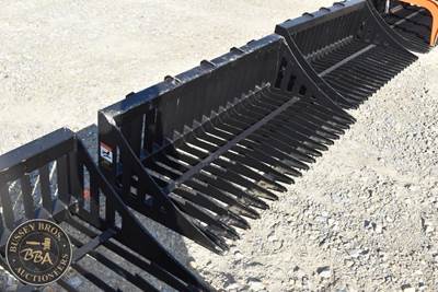 PABREAK ROCK BUCKET ATTACHMENT