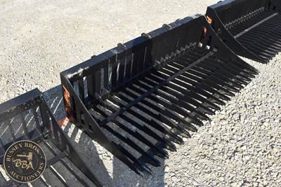 PABREAK ROCK BUCKET ATTACHMENT