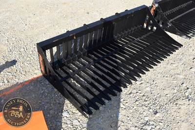PABREAK ROCK BUCKET ATTACHMENT