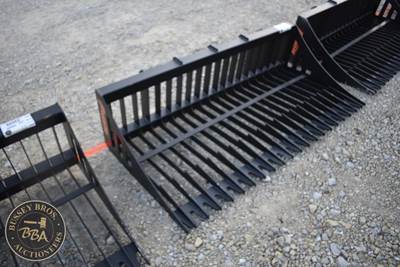 PABREAK ROCK BUCKET ATTACHMENT