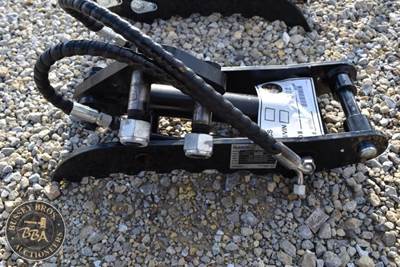 SDLANCH HYDRAULIC THUMB ATTACHMENT