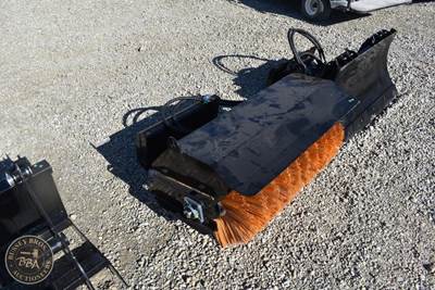 SDLANCH MINI SWEEPER BROOM ATTACHMENT