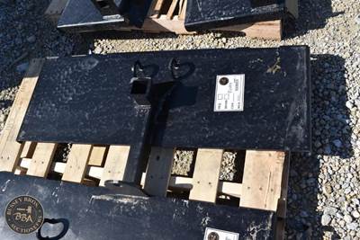 LOADER RECEIVE HITCH ATTACHMENT