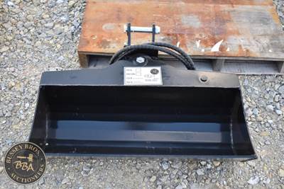 TPM 32 Inch Hydraulic Tilt Bucket Suitable For 0.8t-1.4t Mini Excavators,