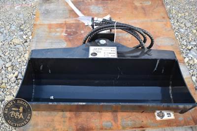 TPM Hydraulic Tilt Bucket, 32 Inches Wide, For 0.8t-1.4t Mini Excavator, Steel