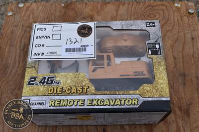Die-CAst Remote-Controlled ExcAvAtor, FeAturing A 2.4 GHz Frequency And 8