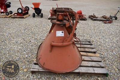 3Pt Spreader Attachment 2 Spreaders Make: 3Pt Spreader Model: Attachment