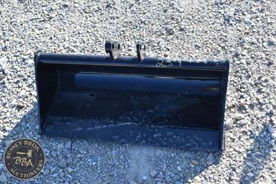 32 Inch Mini Digging Bucket Fits Mini Excavator, New/Unused