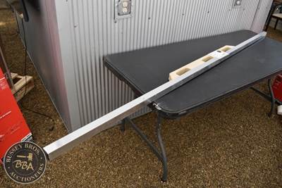 8FT Aluminum Screed Rail With Wood HAndle And Level, New/Unused