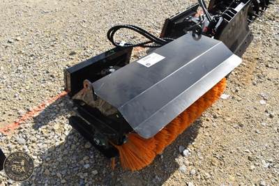 Iranch Mini Hydr Sweeper Attachment Mini Skid Steer Attachment, New/Unused