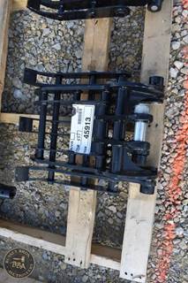 Iranch Mini Hydr Grapple Attachment Mini Excavator Attachment, New/Unused