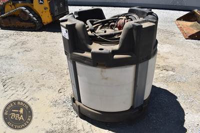 150 Gallon Chemical Tote, wth Hose And Pump