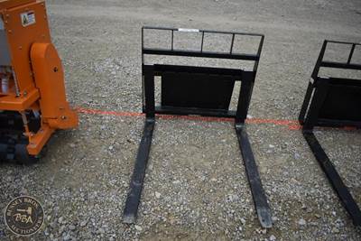 Mini Skid Steer Pallet Fork Attachment Mini Skid Steer Mount, Manually
