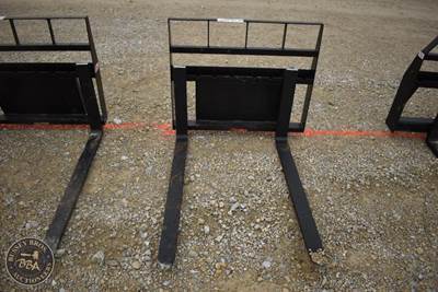 Mini Skid Steer Pallet Fork Attachment Mini Skid Steer Mount, Manually