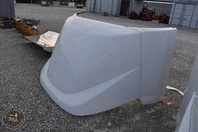 Volvo Compatible Wind Deflector For Semi Cab, Crack On Top (frOnt Left Side)