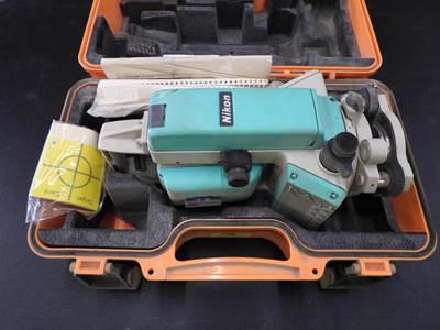 Nikon Total Station With Case And Tripod,