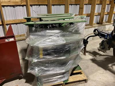 (16) ReAr Row Unit FrAme Sections Removed From A John Deere 1770 Corn plAnter.