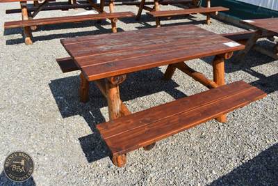 PICNIC TABLE