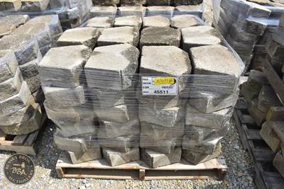 RETAINING WALL BLOCK