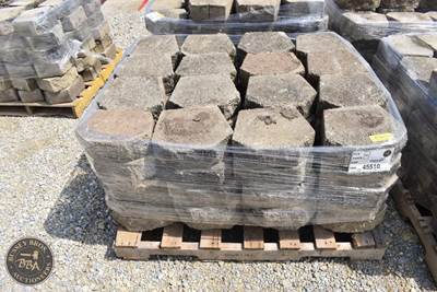 RETAINING WALL BLOCK