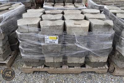 RETAINING WALL BLOCK