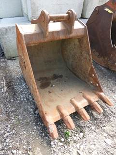 Wb 36" TOOTH EXCAVATOR BUCKET