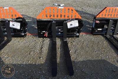 Wolverine HYDRAULIC PALLET FORK ATTACHMENT