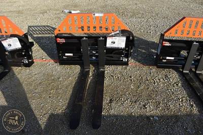 Wolverine HYDRAULIC PALLET FORK ATTACHMENT