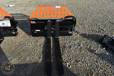Wolverine HYDRAULIC PALLET FORK ATTACHMENT